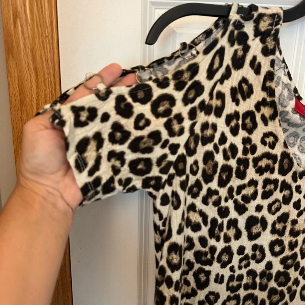 Leopard print t-shirt with sexy sleeve cut outs. JLo size Medium. - Picture 2 of 8